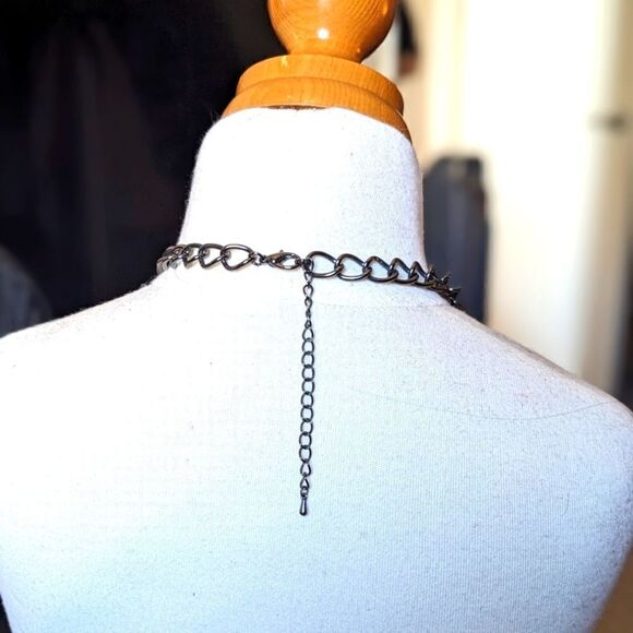 $5 Item! Chunky Silver and Gunmetal Costume Chain Necklace - Picture 2 of 12